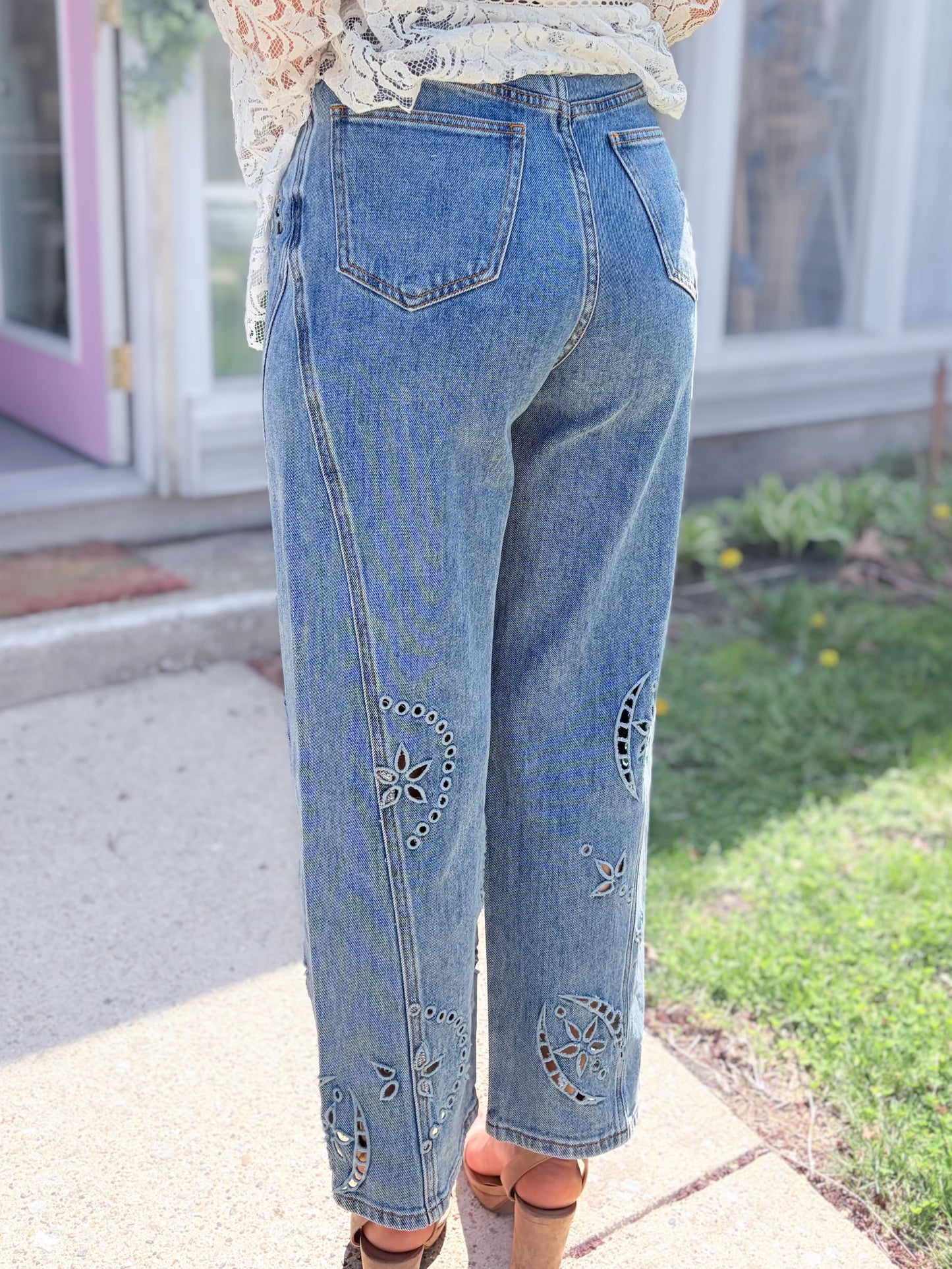 Flirt Fit Barrel Jeans