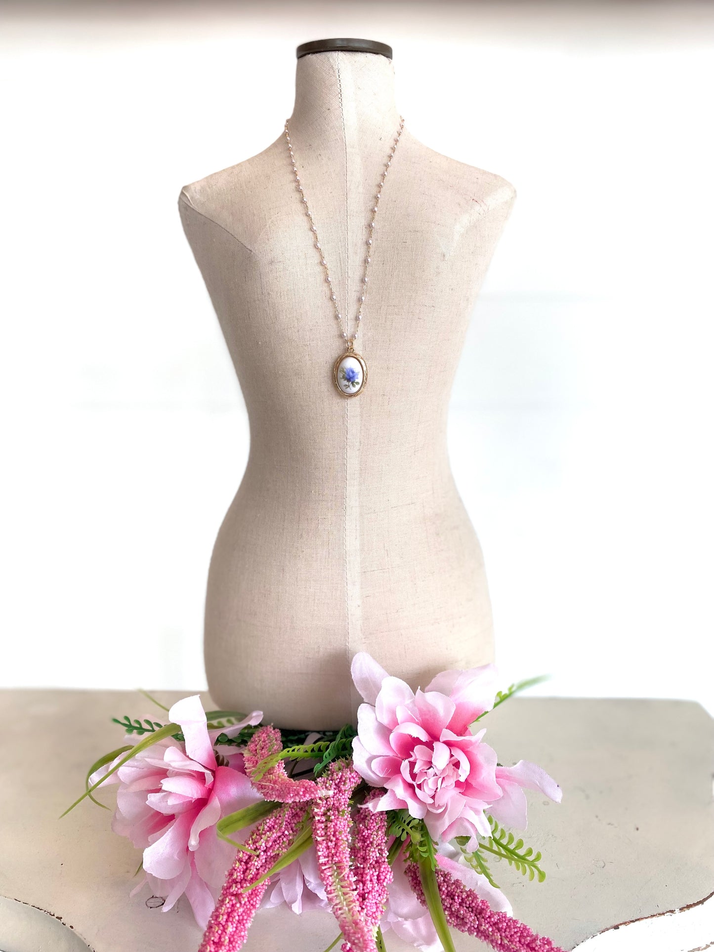 Vintage Style Necklace - Blue