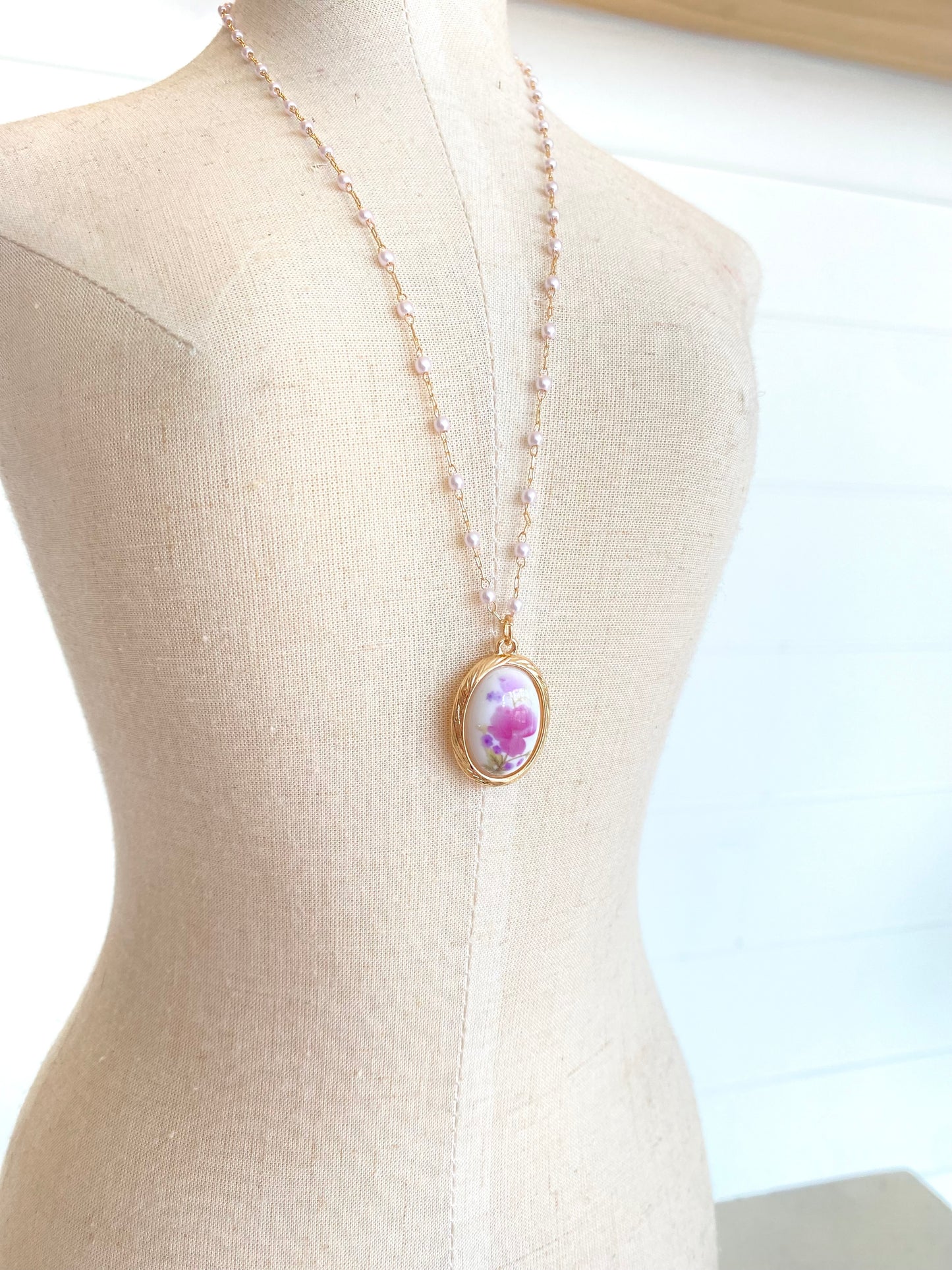 Vintage Style Necklace - Pink