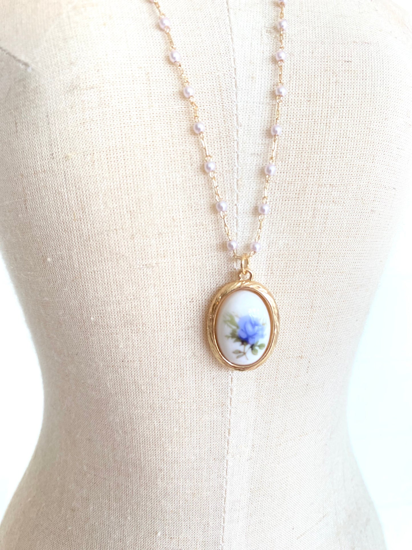 Vintage Style Necklace - Blue