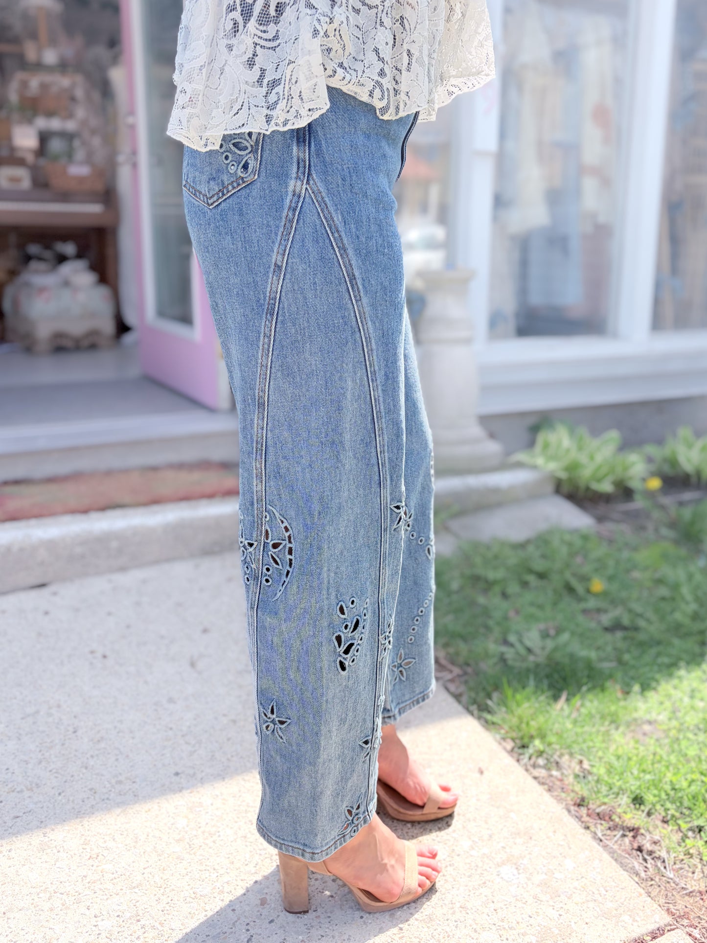 Flirt Fit Barrel Jeans