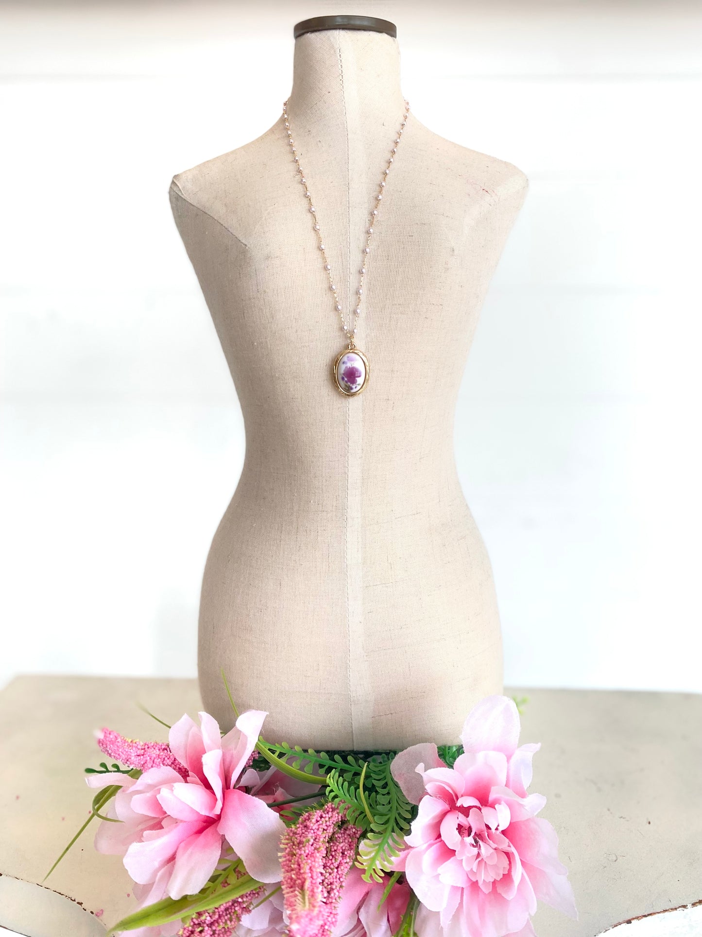 Vintage Style Necklace - Pink